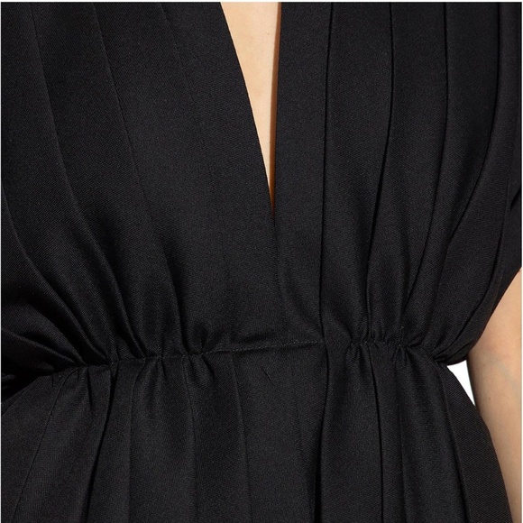 GUCCI black PLEATED WOOL/SILK cocktail dress MINIDRESS SCULPTED SHOULDERS - Picture 2 of 16